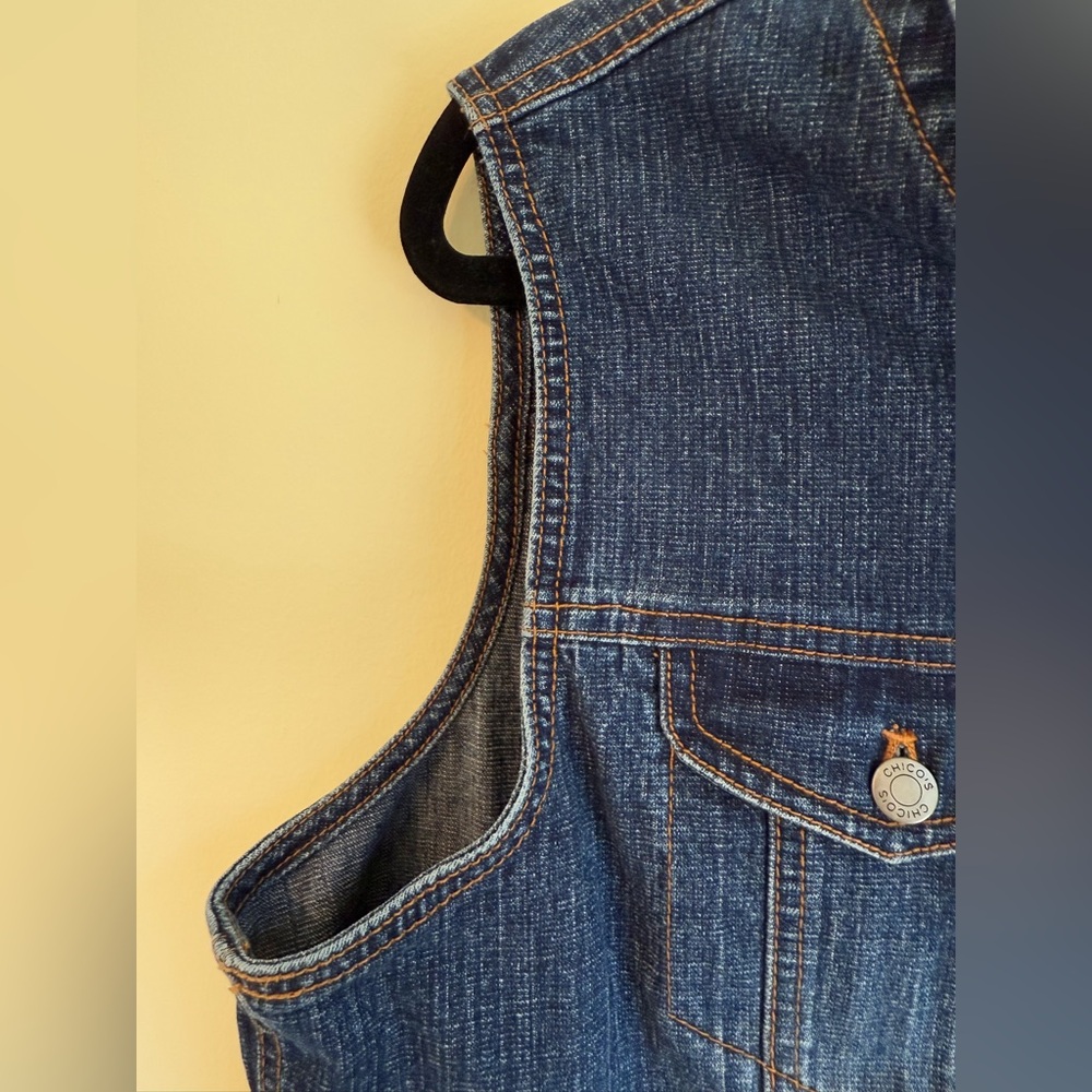 Chico's Classic Blue Denim Vest *GREAT USED CONDITION* - Picture 4 of 9